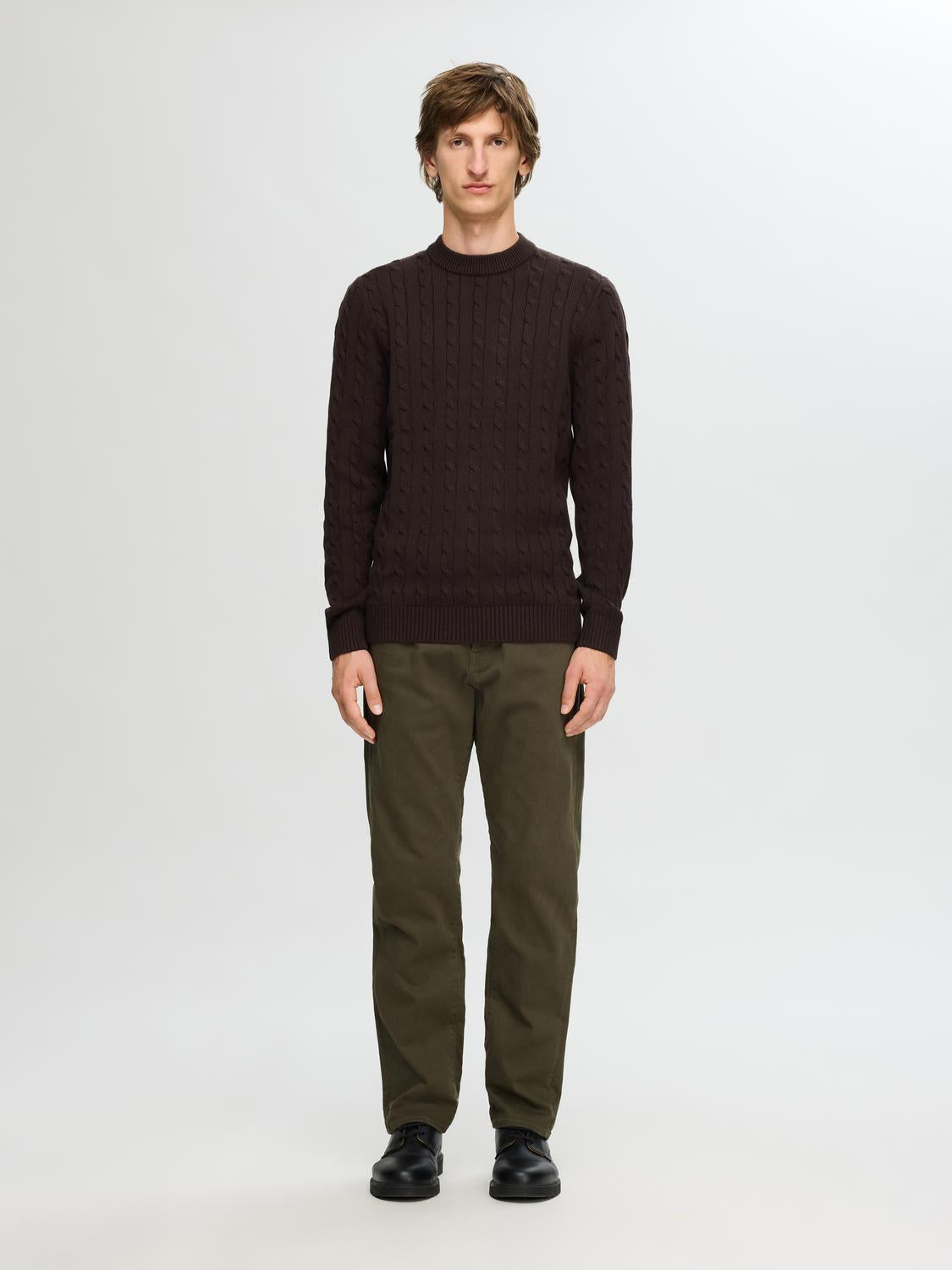 model_shot-front_full